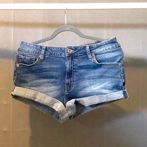 Girls Junior Jean shorts.
